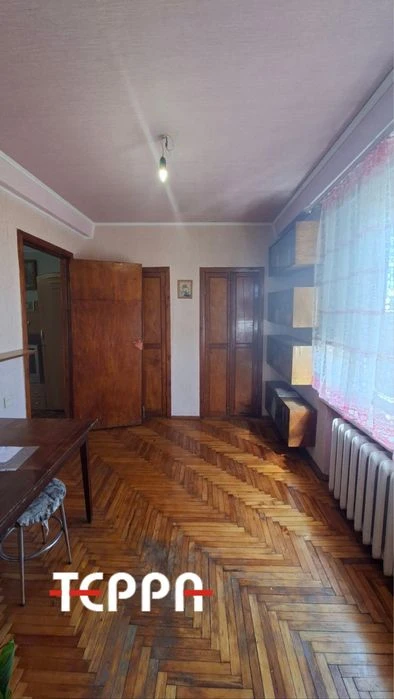 Продаж 2-кімнатної квартири, вул. Перемоги