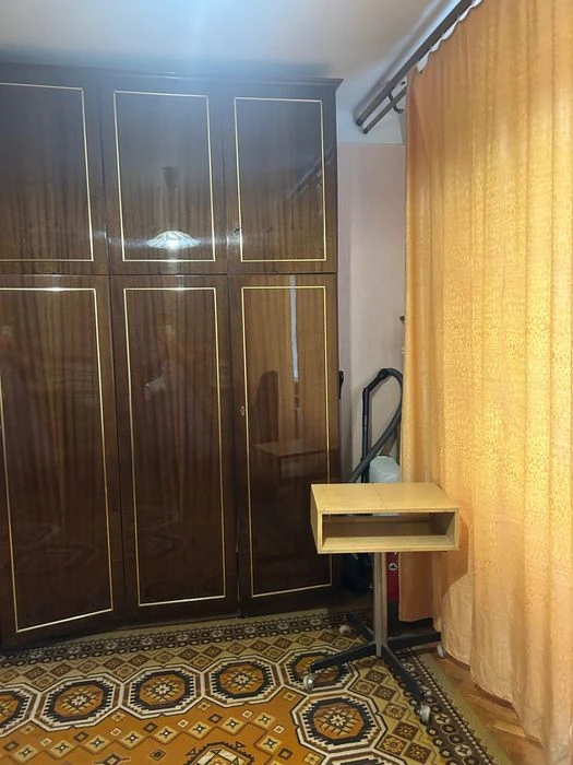 Продається двокімнатна «Спартак»