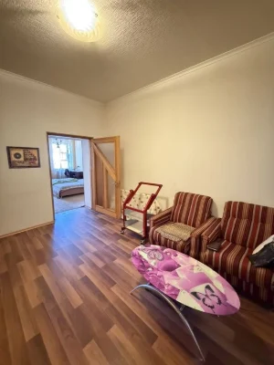 Sale of a 3-room apartment in the center with a basement in Zaporozhye