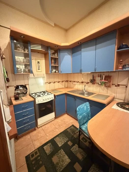 Sale of a 3-room apartment in the center with a basement in Zaporozhye