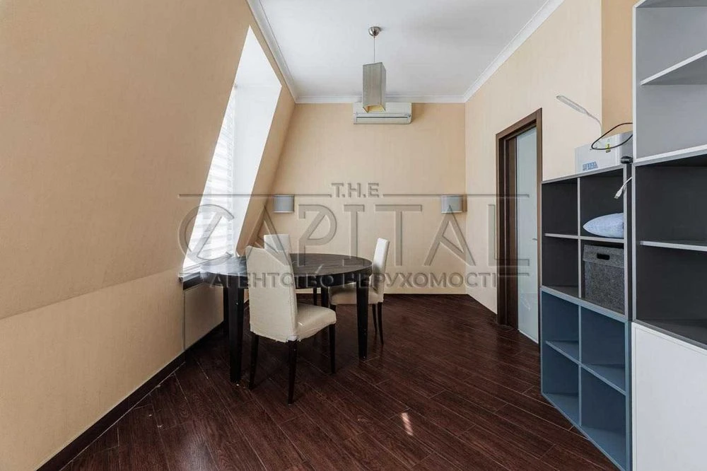 Продаж / Квартира  / Оболонський район / вул. Пріорська, 10