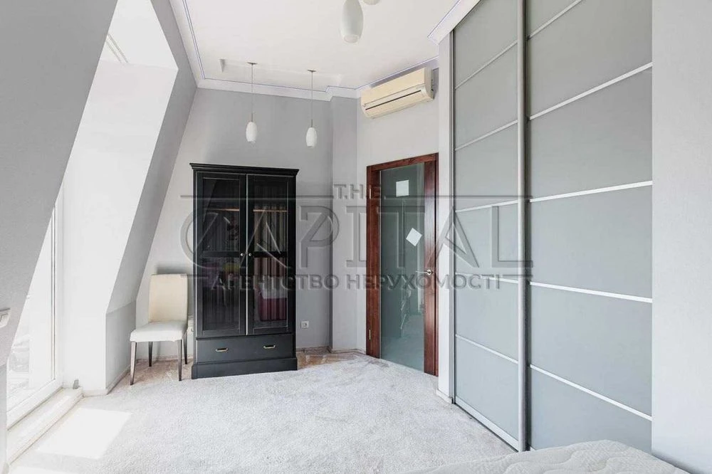 Продаж / Квартира  / Оболонський район / вул. Пріорська, 10
