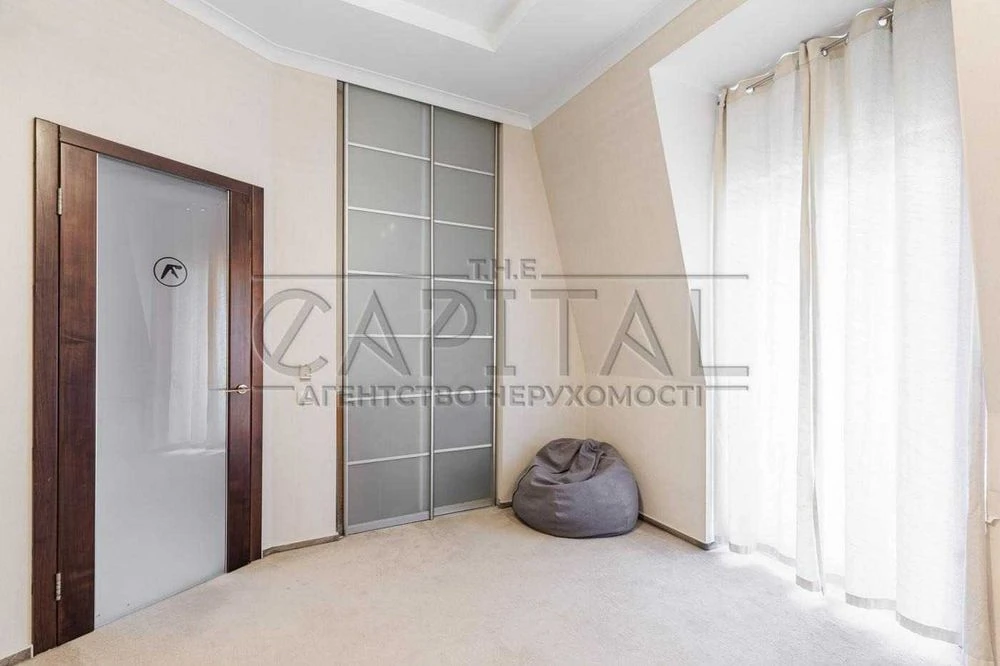 Продаж / Квартира  / Оболонський район / вул. Пріорська, 10