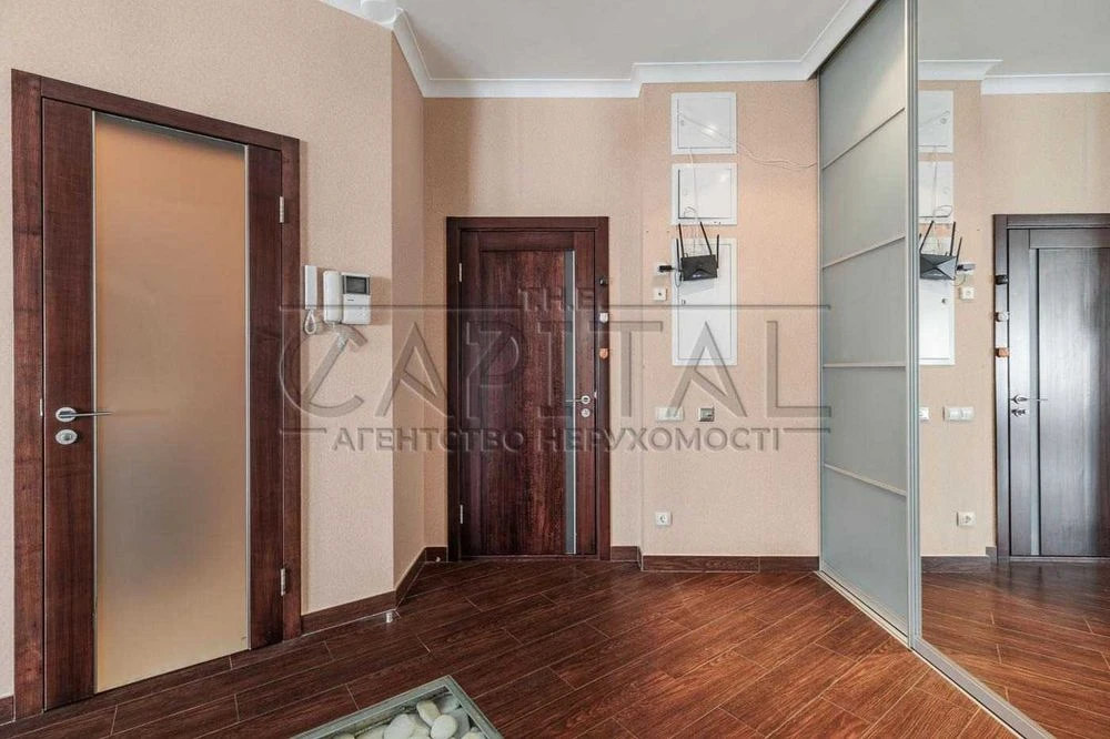 Продаж / Квартира  / Оболонський район / вул. Пріорська, 10