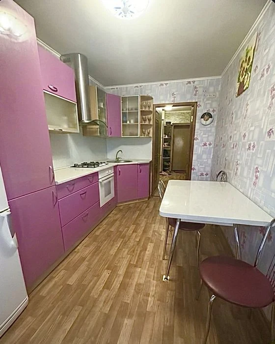 I will sell a large 2-room 60m2 Topol-3 (district Epicenter/Metro/