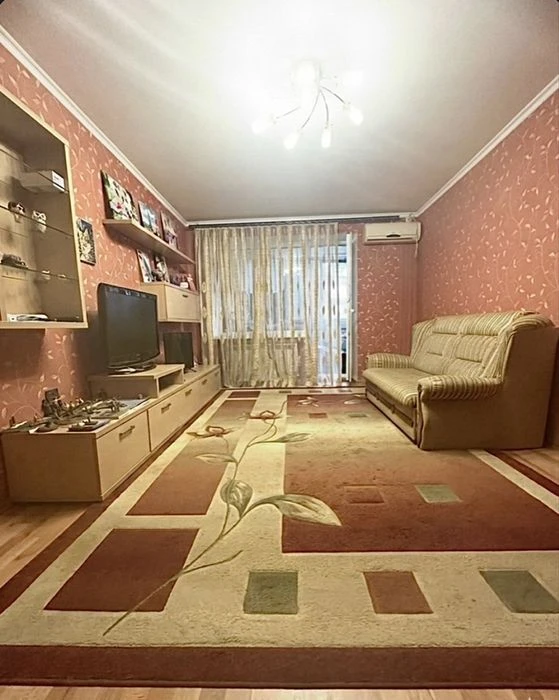 I will sell a large 2-room 60m2 Topol-3 (district Epicenter/Metro/