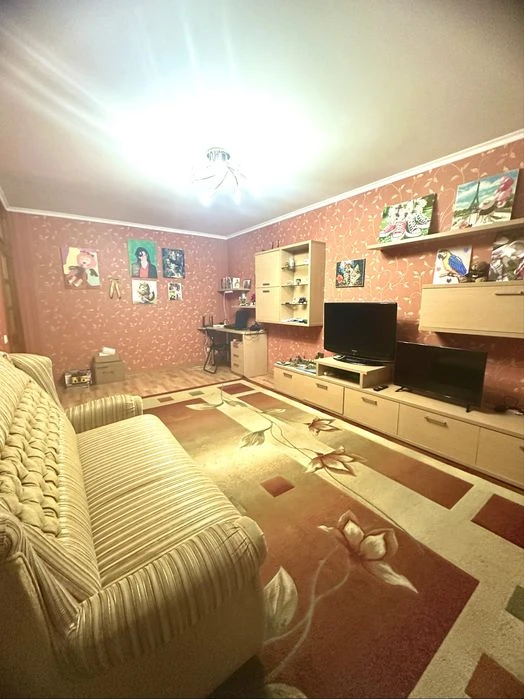 I will sell a large 2-room 60m2 Topol-3 (district Epicenter/Metro/
