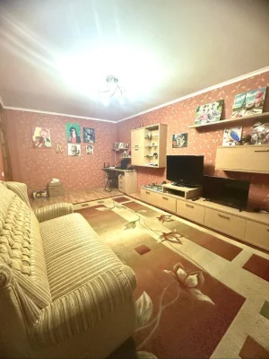 I will sell a large 2-room 60m2 Topol-3 (district Epicenter/Metro/