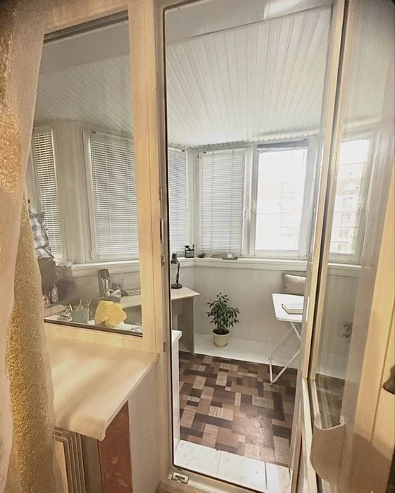 I will sell a large 2-room 60m2 Topol-3 (district Epicenter/Metro/