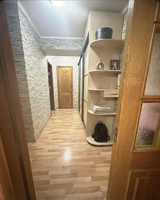 I will sell a large 2-room 60m2 Topol-3 (district Epicenter/Metro/