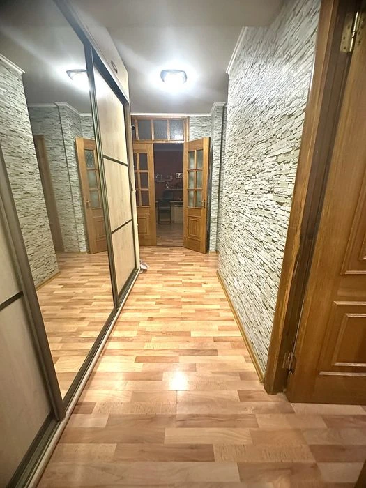I will sell a large 2-room 60m2 Topol-3 (district Epicenter/Metro/