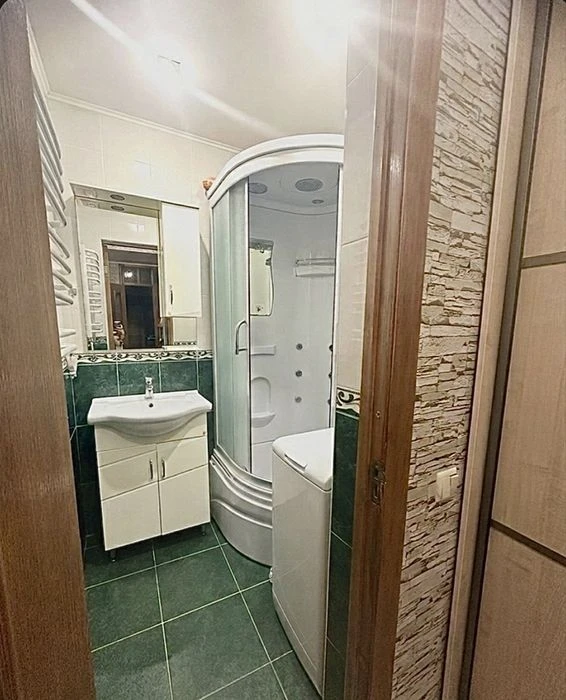 I will sell a large 2-room 60m2 Topol-3 (district Epicenter/Metro/