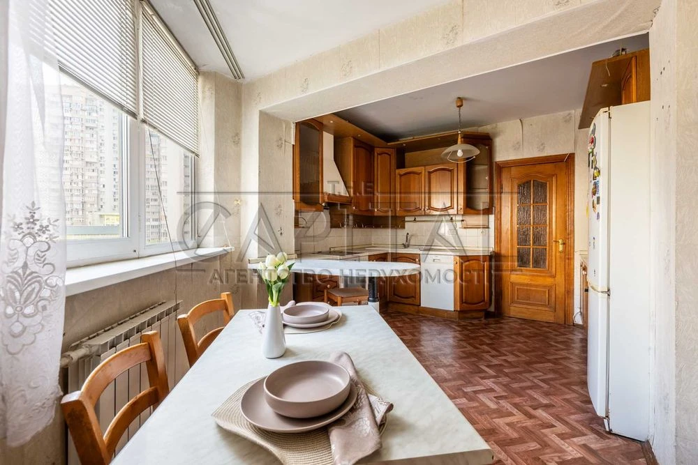 urgent sale of 3-room apartment, super price