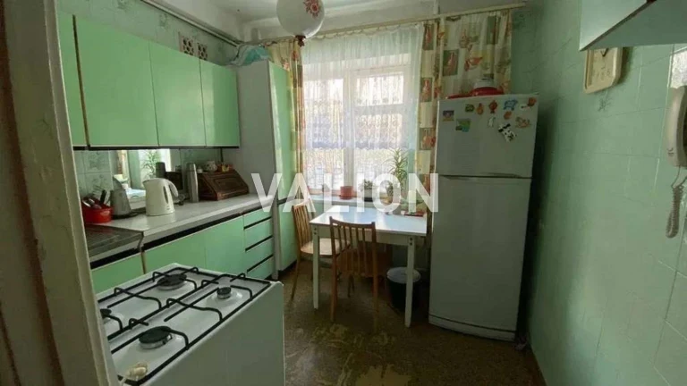 Продаж 3-к квартири вул. Зодчих 34