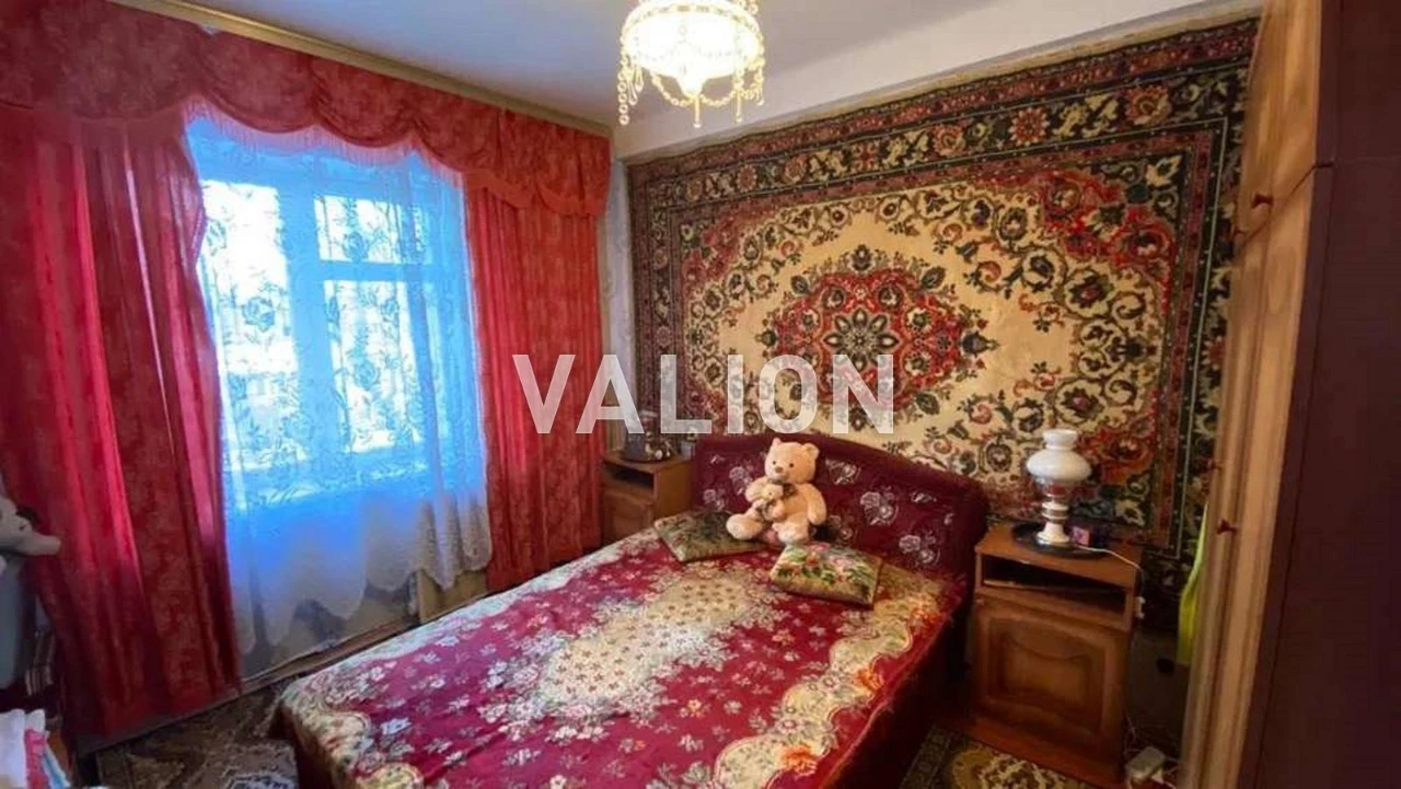 Продаж 3-к квартири вул. Зодчих 34