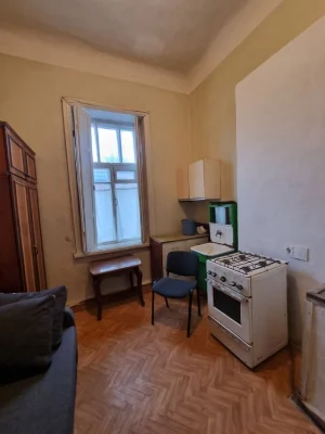 Продам 1к в центрі міста, поруч з обласною лікарнею