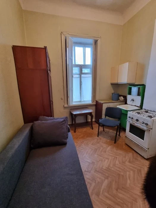 Продам 1к в центрі міста, поруч з обласною лікарнею