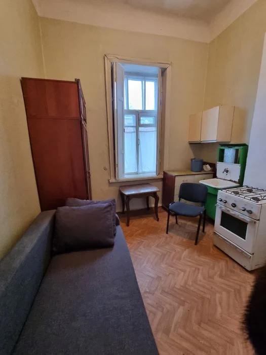 Продам 1к в центрі міста, поруч з обласною лікарнею