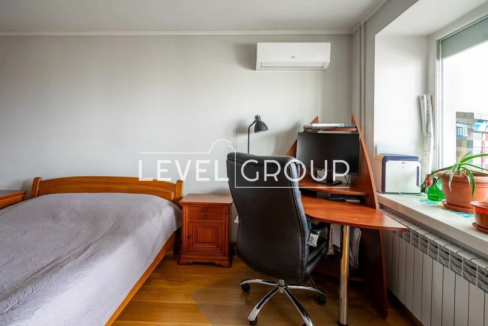 Sale of a 3-room apartment with high-quality renovation 83.3m, D street