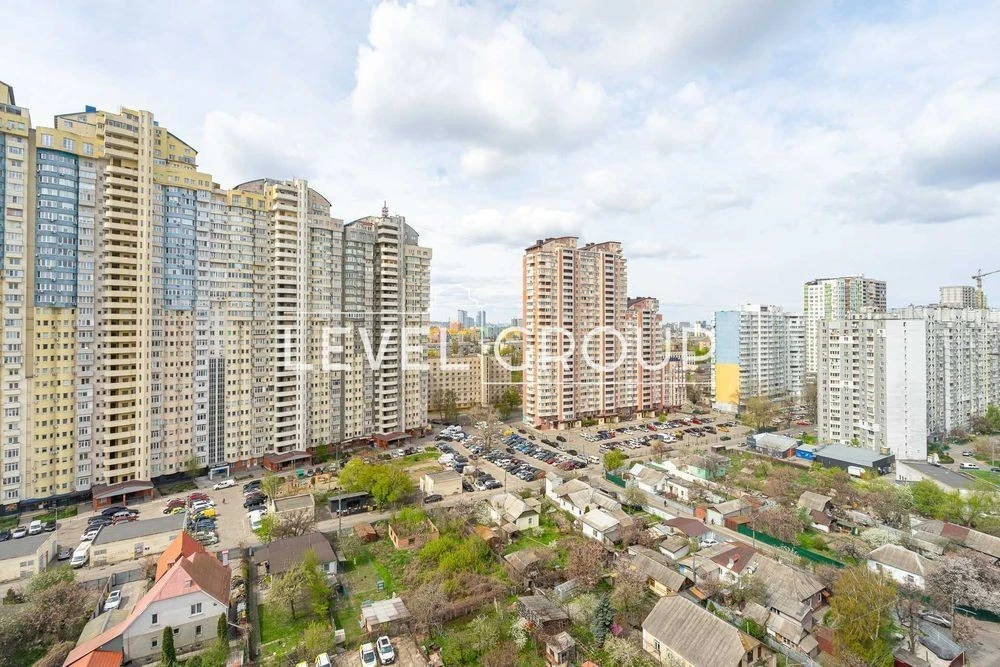 Sale of a 3-room apartment with high-quality renovation 83.3m, D street