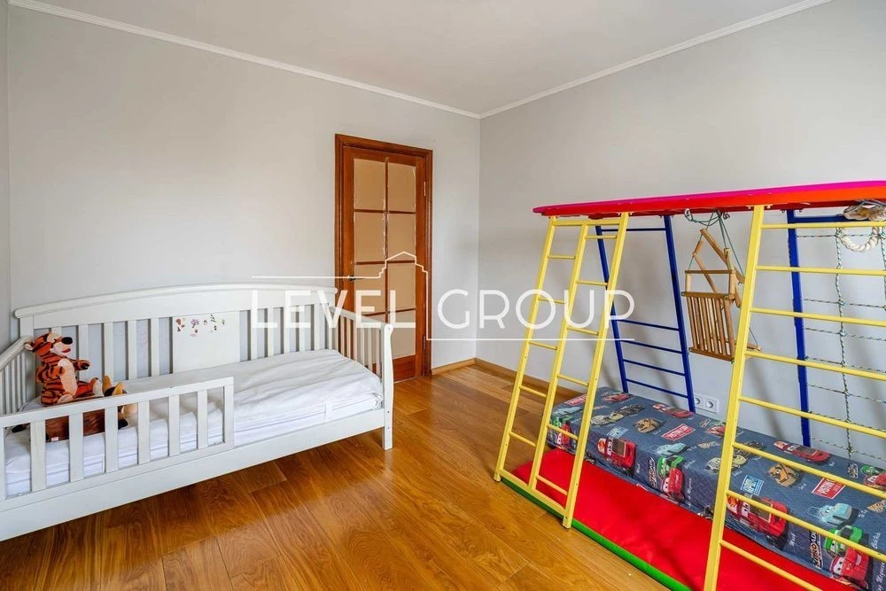 Sale of a 3-room apartment with high-quality renovation 83.3m, D street