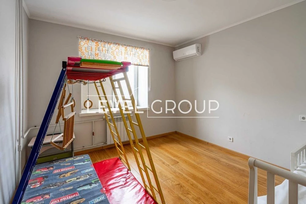 Sale of a 3-room apartment with high-quality renovation 83.3m, D street