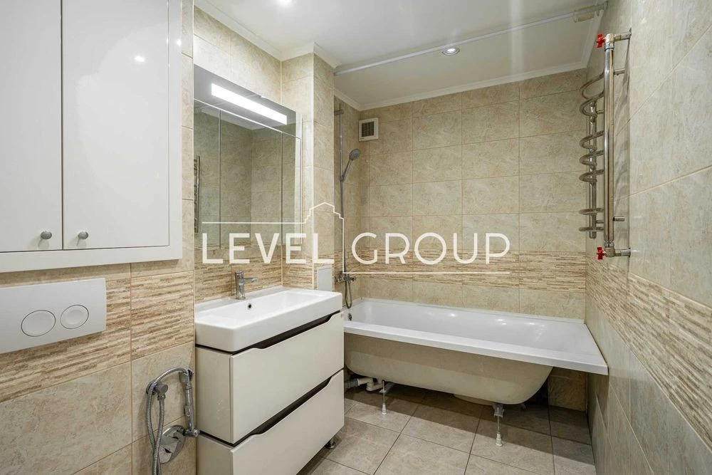 Sale of a 3-room apartment with high-quality renovation 83.3m, D street