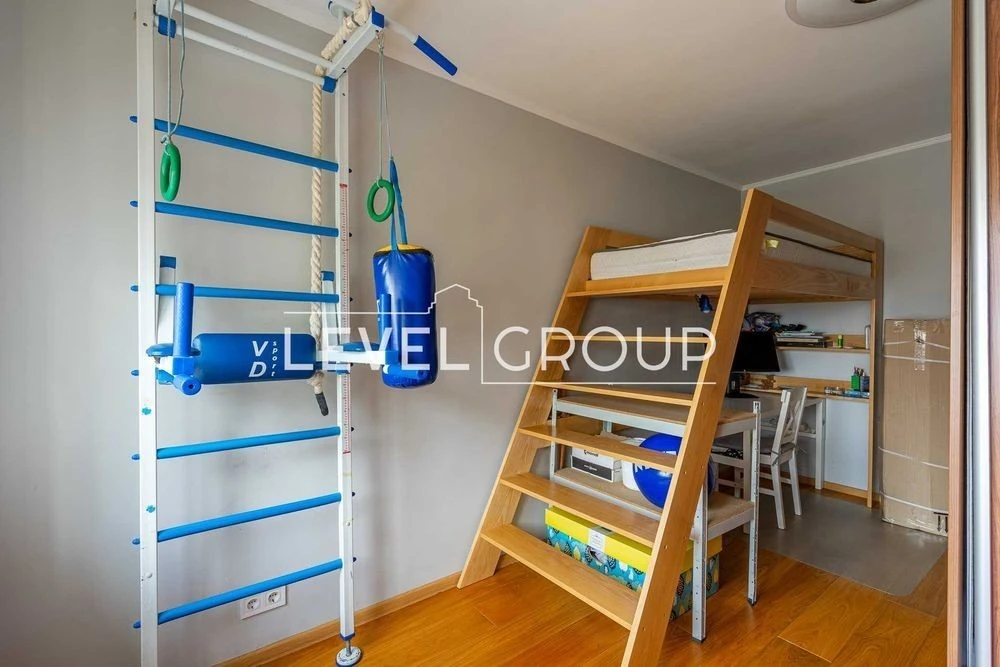 Sale of a 3-room apartment with high-quality renovation 83.3m, D street