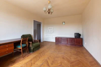 Продаж 3-кімнатної квартири 63.8 м², Поліська вул., 1