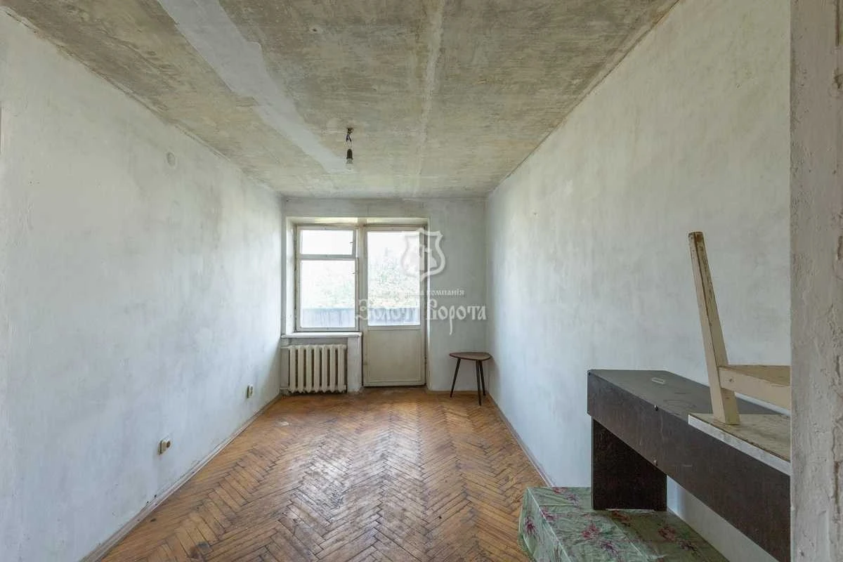 Продаж 3-кімнатної квартири 63.8 м², Поліська вул., 1