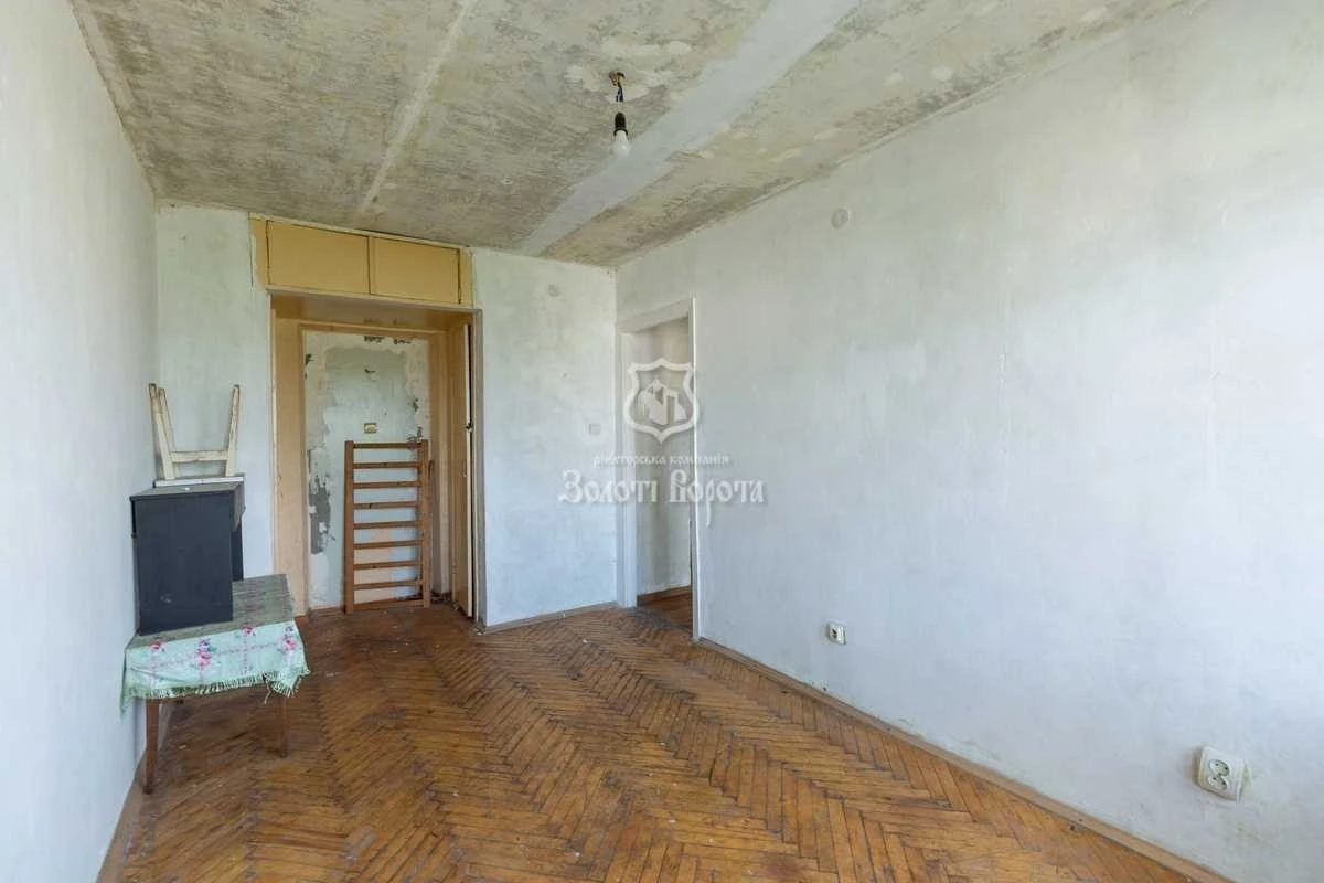Продаж 3-кімнатної квартири 63.8 м², Поліська вул., 1