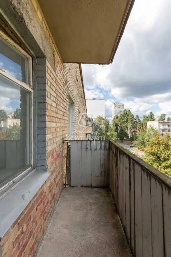 Продаж 3-кімнатної квартири 63.8 м², Поліська вул., 1