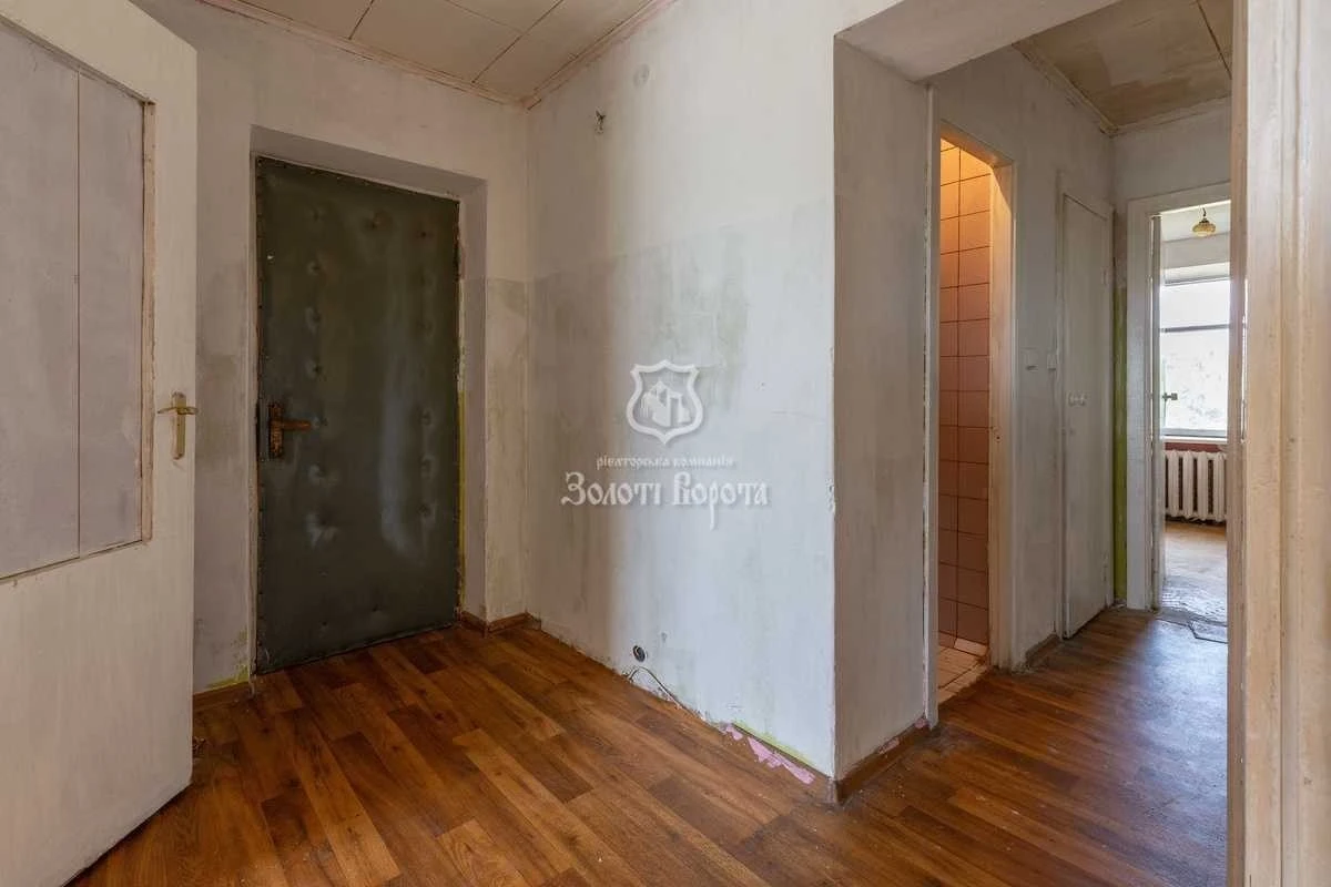 Продаж 3-кімнатної квартири 63.8 м², Поліська вул., 1
