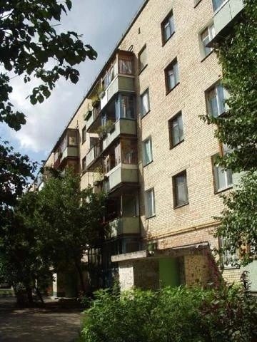 Продаж 3-кімнатної квартири 63.8 м², Поліська вул., 1