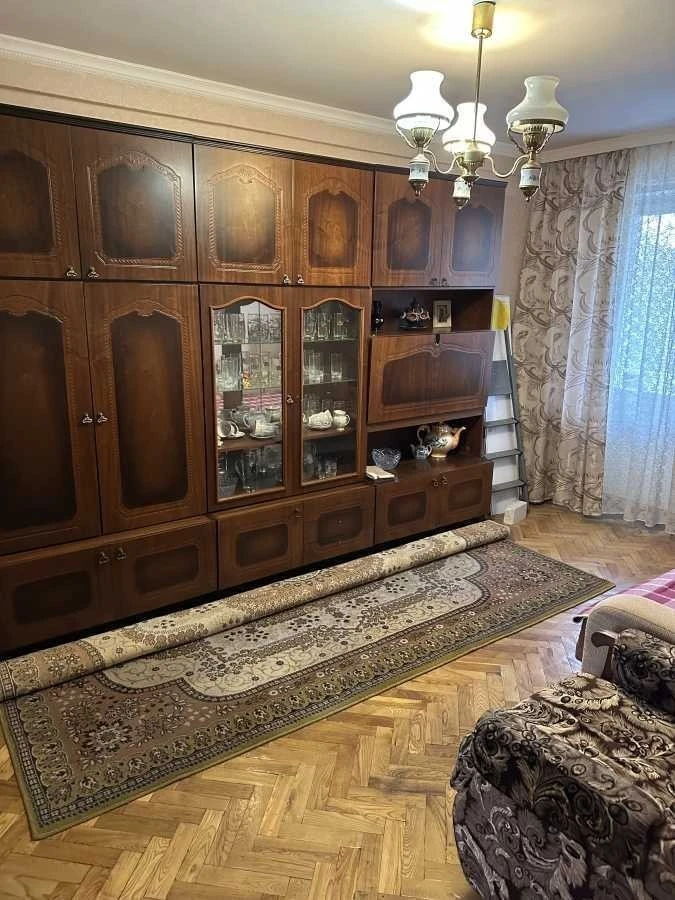 Продаж 2-кімнатної квартири 46 м², Волинська вул., 31