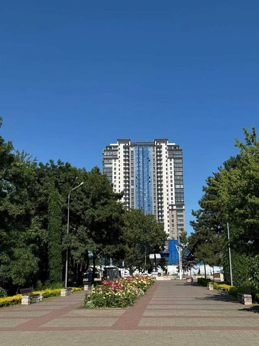 Видова 2-кімнатна квартира 77 м² на проспекті Шевченка. Прям