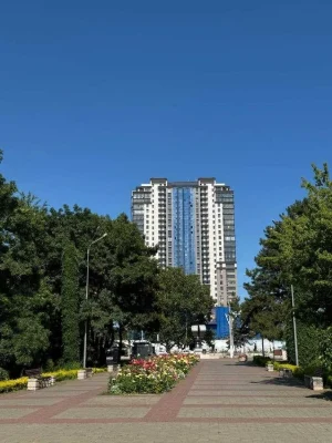 Видова 2-кімнатна квартира 77 м² на проспекті Шевченка. Прям
