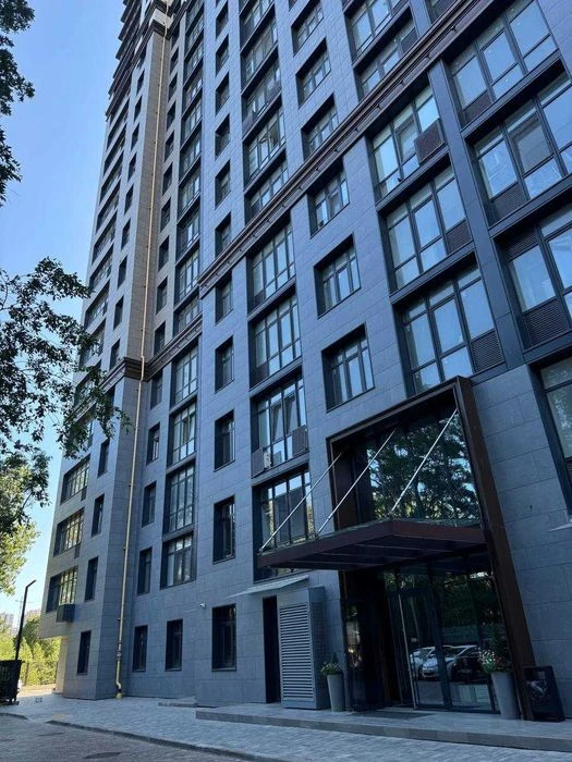 Видова 2-кімнатна квартира 77 м² на проспекті Шевченка. Прям