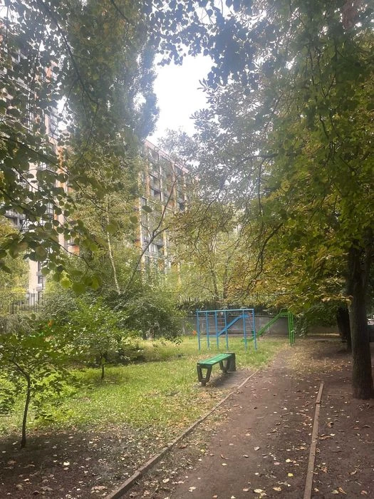 Продам 3к Велика Васильківська 131, цегла, метро Либідська