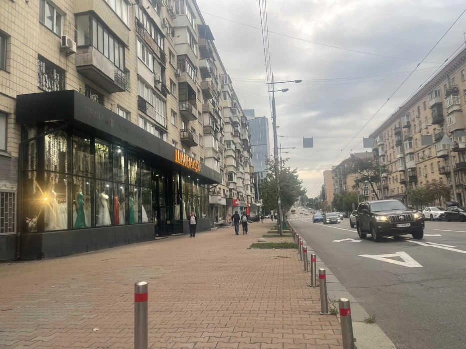 Продам 3к Велика Васильківська 131, цегла, метро Либідська