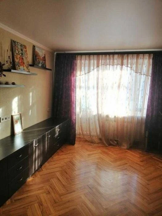 Продам 1 комн.квартиру на Одесской возле с/м Рост