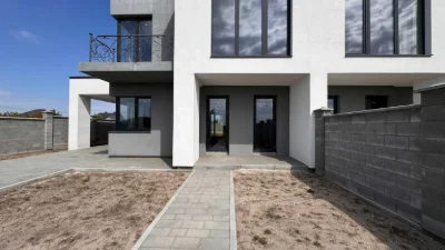 Продам котедж. Ділянка 5 сот. Паркан по периметру. масив Киї