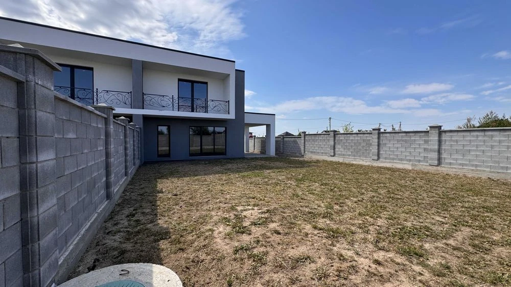 Продам котедж. Ділянка 5 сот. Паркан по периметру. масив Киї
