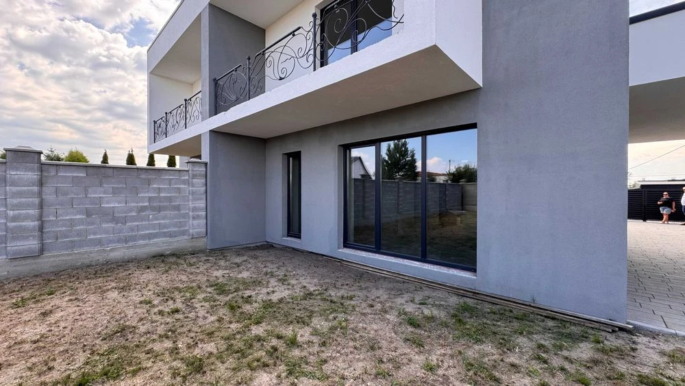 Продам котедж. Ділянка 5 сот. Паркан по периметру. масив Киї
