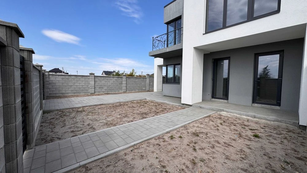 Продам котедж. Ділянка 5 сот. Паркан по периметру. масив Киї