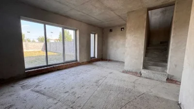 Продам котедж. Ділянка 5 сот. Паркан по периметру. масив Киї