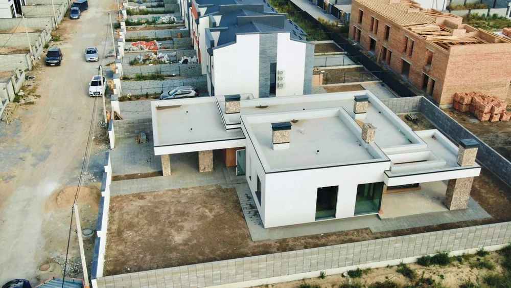 Продам сучасний будинок на ділянці 8 сот. Р-н Щасливе. БЕЗ К