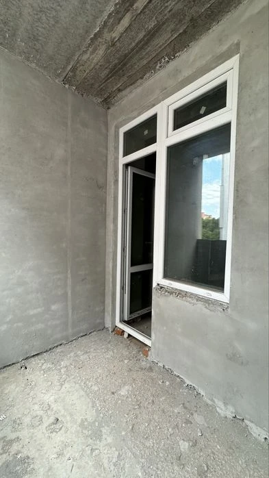 Продаж 1к . Інститутська . Зданий будинок з комунікаціями.