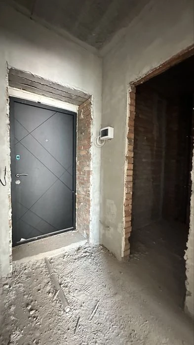 Продаж 1к . Інститутська . Зданий будинок з комунікаціями.