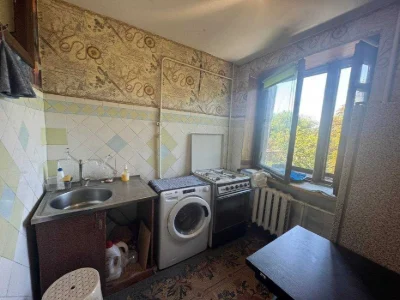 Продам 3 кімнатну квартиру середній поверх 64 м Таїрова по л